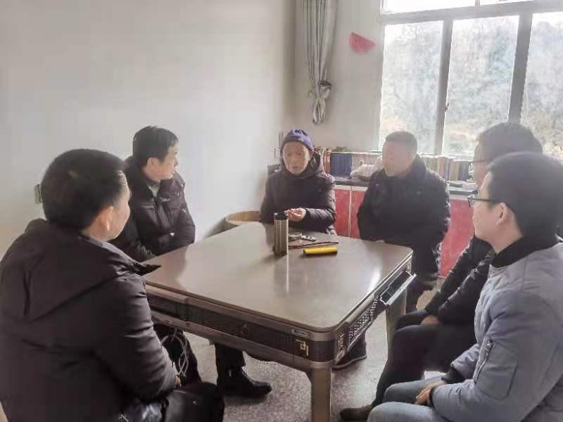 111董剑平慰问2_副本.jpg