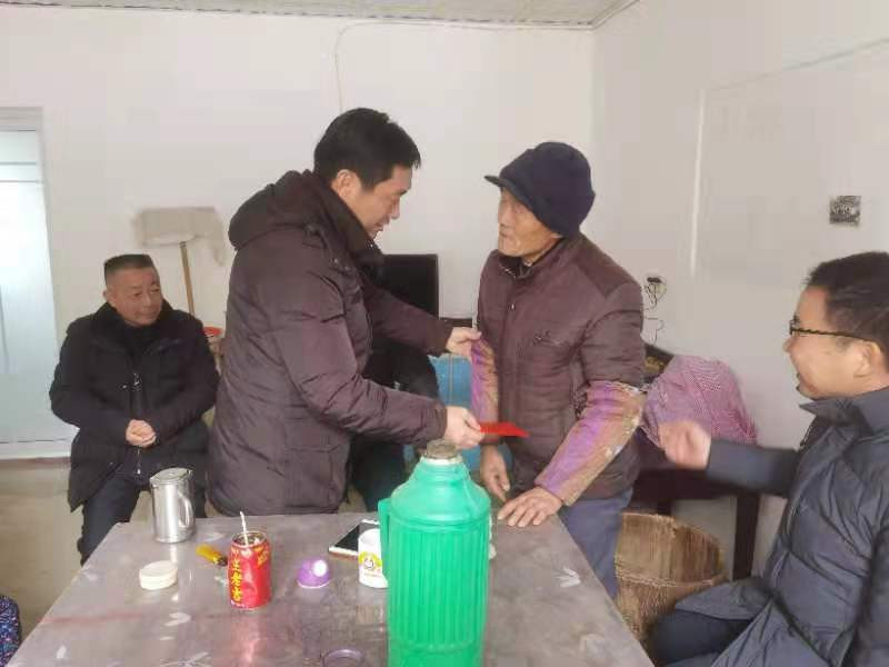 3333董剑平慰问_副本.jpg