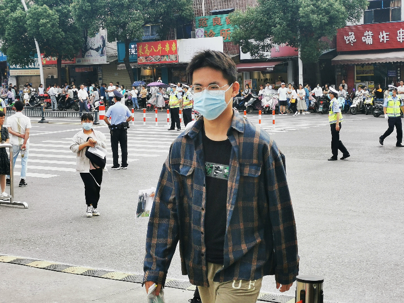 走进考场.jpg