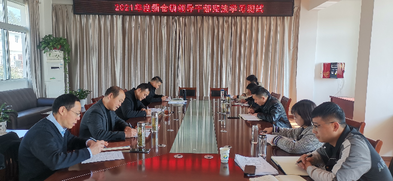 图六：为新仓镇党政班子成员正在进行宪法知识答题测试.jpg