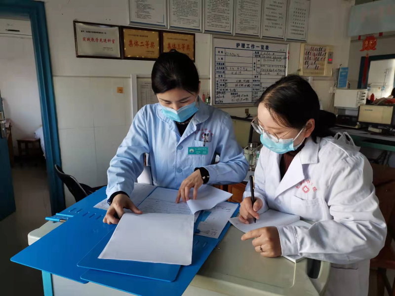 为有效落实疫情防控措施，太湖县中医院纪委书记周运松带领医务科、院感办等相关人员对入预检分诊、门急诊、病区、CT室等地进行监督检查_副本.jpg