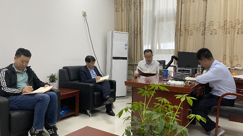 纪检组在县文旅体局进行节前提示谈话.jpg
