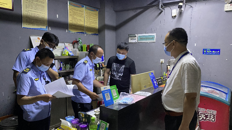 驻县委宣传部纪检组联系县文化执法大队在KTV检查.jpg